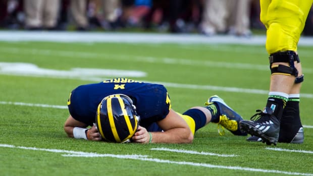 ncaa-football-changing-concussion-protocol-header.jpg